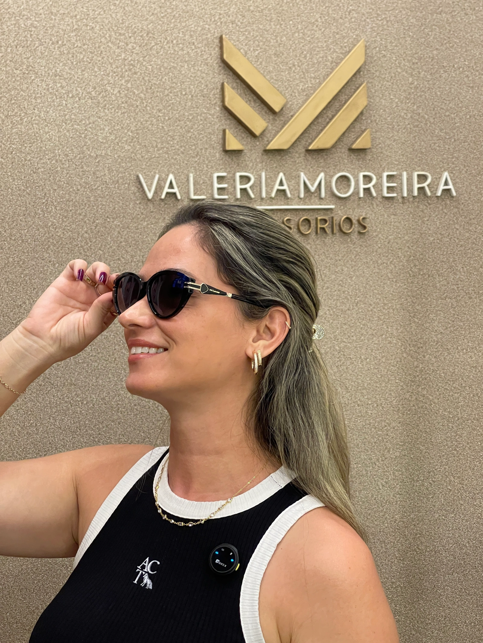 Valéria Moreira usando óculos VM Eyewear